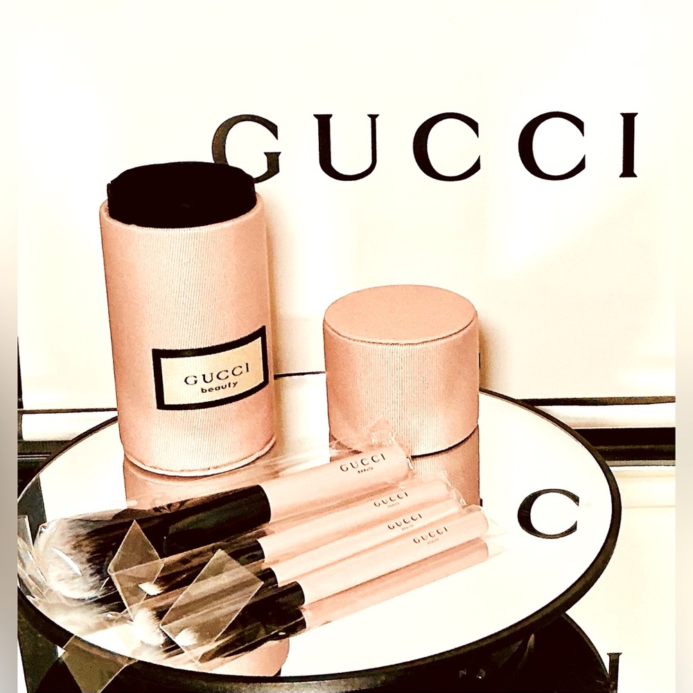 GUCCI Beauty Pink Makeup Brush Set – Limited Edition
